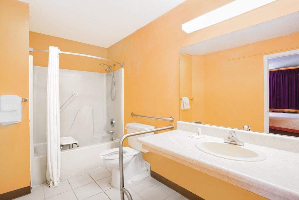 Americas Best Value Inn Darien Eksteriør billede