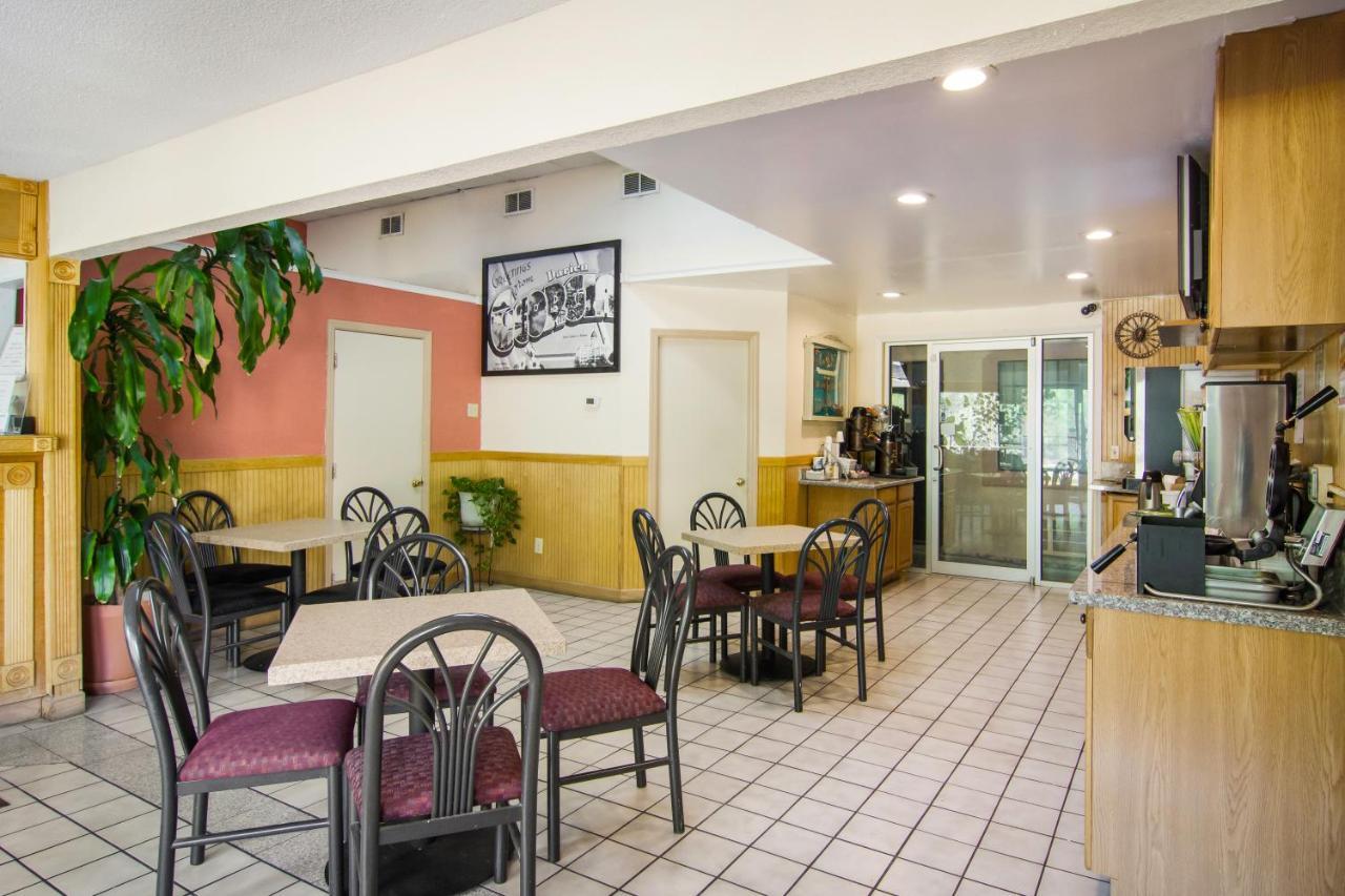 Americas Best Value Inn Darien Eksteriør billede